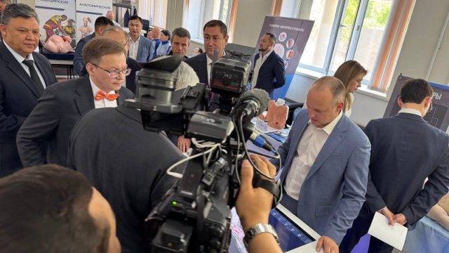 Тренажеры ReviVR, ReviMotion, ReviSide продемонстрировали на международной конференции в Казахстане